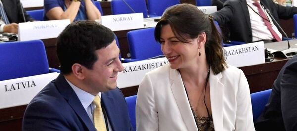 საქართველოს პარლამენტის დეპუტატები არჩილ თალაკვაძე და სოფო ქაცარავა საქართველოს პარლამენტის დეპუტატები არჩილ თალაკვაძე და სოფო ქაცარავა - Sputnik საქართველო