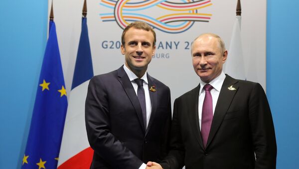 Президент Франции Эммануэль Макрон и президент РФ Владимир Путин - Sputnik Грузия