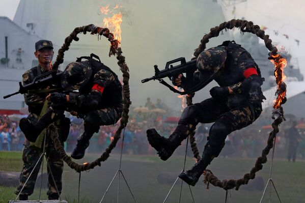 ჩინეთის ეროვნულ-გამათავისუფლებელი არმიის ჯარისკაცები ვარჯიშობენ სამხედრო-საზღვაო ბაზაზე ჰონკონგში - Sputnik საქართველო
