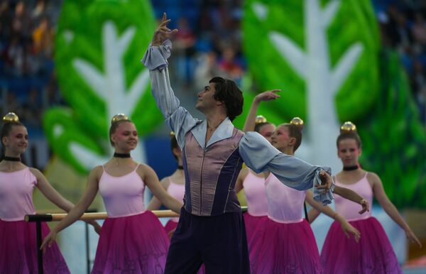 Танцовщик, ректор Академии русского балета имени Агриппины Вагановой Николай Цискаридзе во время церемонии закрытия Кубка конфедераций-2017 в Санкт-Петербурге Танцовщик, ректор Академии русского балета имени Агриппины Вагановой Николай Цискаридзе во время церемонии закрытия Кубка конфедераций-2017 в Санкт-Петербурге - Sputnik Грузия