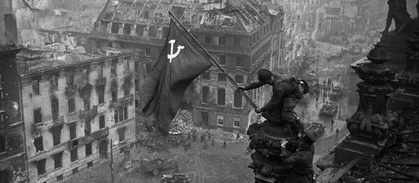 გამარჯვების დროშა რაიხსტაგზე, 1945 წელი გამარჯვების დროშა რაიხსტაგზე, 1945 წელი - Sputnik საქართველო