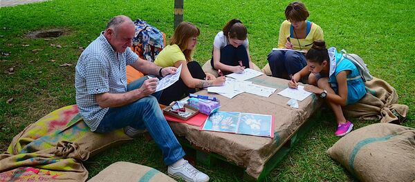 ადამიანები 26 მაისი სახელობის პარკში - Sputnik საქართველო