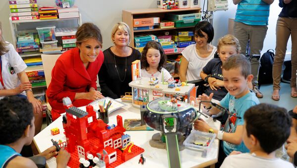 Первая леди США Мелания Трамп в детской больнице в Париже - Sputnik Грузия