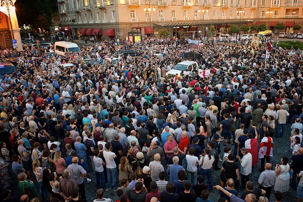 Многотысячный митинг на площади Марджанишвили стал завершением акции протеста против нелегальных мигрантов “Марш грузин - Sputnik Грузия