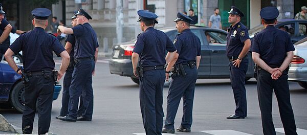 Сотрудники полиции на улице в столице Грузии - Sputnik Грузия