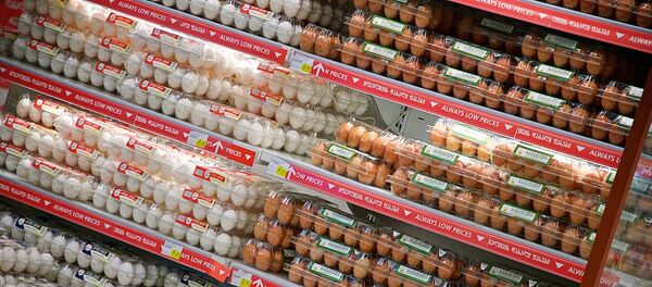 Куриные яйца на полках в одном из тбилисских магазинов - Sputnik Грузия