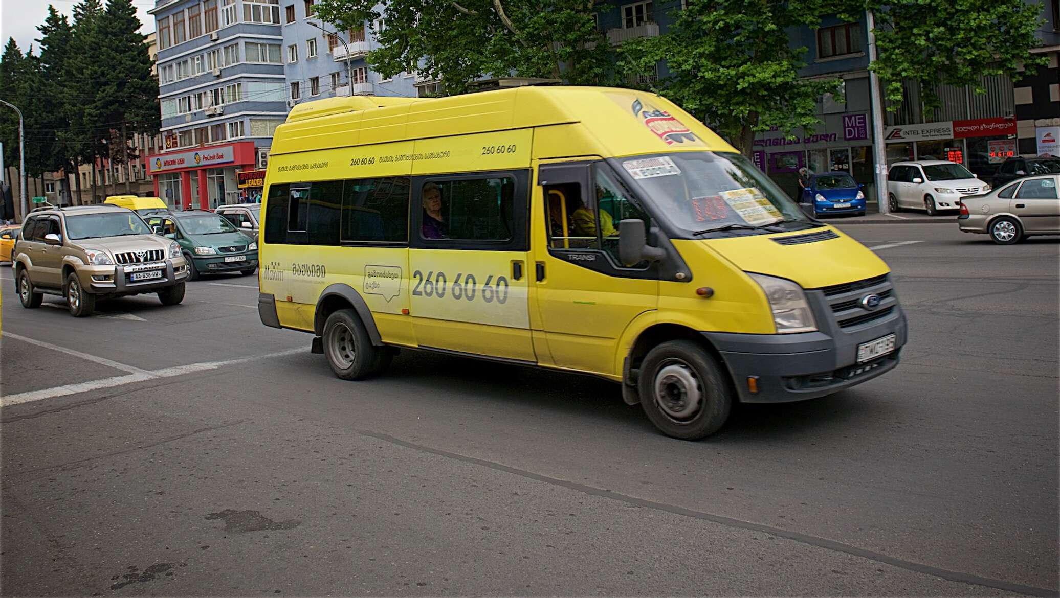 Маршрутное такси 9. Маршрутное такси. Микроавтобус маршрутное такси. Маршрутка такси. Такси микроавтобус.