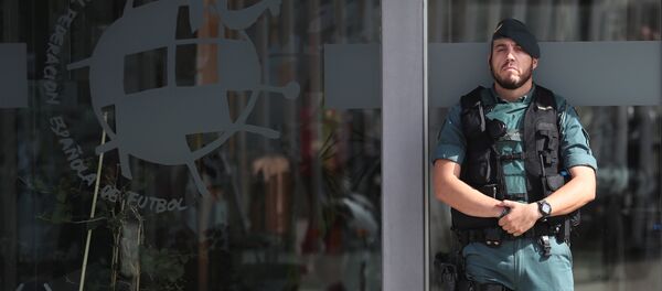 ესპანეთის სამოქალაქო გვარდია ესპანეთის ფეხბურთის ფედერაციის შტაბ-ბინასთან ესპანეთის სამოქალაქო გვარდია ესპანეთის ფეხბურთის ფედერაციის შტაბ-ბინასთან - Sputnik საქართველო