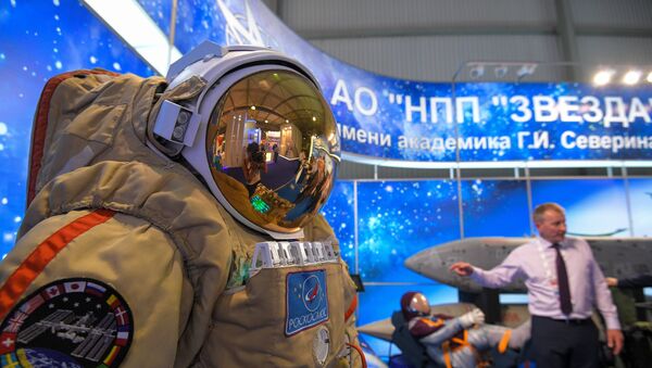 ღია კოსმოსში საკუშაოდ ახალი სკაფანდრი საავიაციო სალონში ჟუკოვსკიში - Sputnik საქართველო