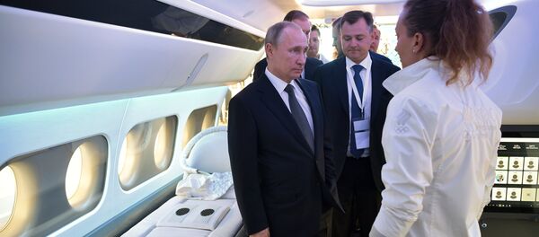 Президент РФ Владимир Путин посетил Международный авиасалон МАКС-2017 в подмосковном Жуковском - Sputnik Грузия