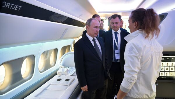 Президент РФ Владимир Путин посетил Международный авиасалон МАКС-2017 в подмосковном Жуковском - Sputnik Грузия