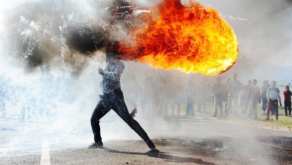 Снимок из репортажа Протесты в городе Грабу фотографа Фандулвази Джайкло (ЮАР) - Sputnik Грузия