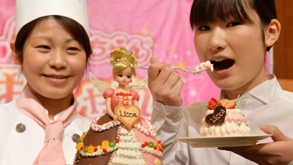 Сладкое платье популярной в Японии куклы Лика-чан, приготовленное в честь дня рождения куклы в Токио - Sputnik Грузия