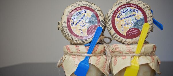 Пеламуши грузинского производства в товарной упаковке - Sputnik Грузия