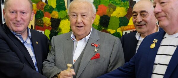 Зураб Церетели на открытии выставки Радуга видения грузинского художника Важи Окиташвили - Sputnik Грузия