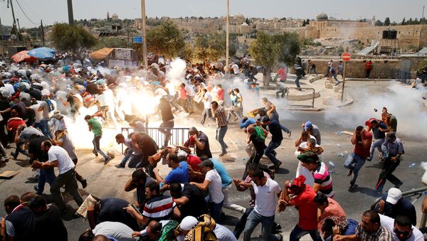 Трое палестинцев были убиты в ходе столкновений в Восточном Иерусалиме, где продолжаются протесты против новых мер безопасности на Храмовой горе - Sputnik Грузия