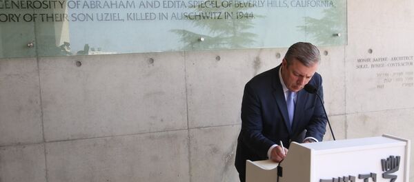 Георгий Квирикашвили в Музее Холокоста - Sputnik Грузия