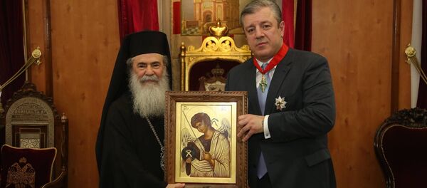 Патриарх Святого града Иерусалима и всея Палестины Феофил Третий и премьер Грузии Георгий Квирикашвили - Sputnik Грузия