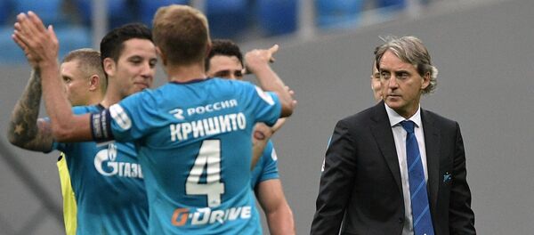 Игроки ФК Зенит радуются победе в матче 2-го тура чемпионата России по футболу Игроки ФК Зенит радуются победе в матче 2-го тура чемпионата России по футболу - Sputnik Грузия