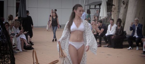 ბათუმში მაღალი მოდის საზაფხულო კვირეული Adjara Fashion Week მიმდინარეობს ბათუმში მაღალი მოდის საზაფხულო კვირეული Adjara Fashion Week მიმდინარეობს - Sputnik საქართველო