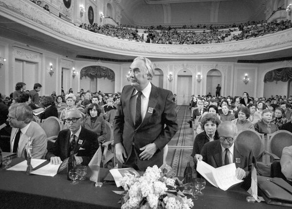 ჟიურის წარმომადგენელი ოთარ თაქთაქიშვილი ჩაიკოვსკის სახელობის VII საერთაშორისო კონკურსზე ჟიურის წარმომადგენელი ოთარ თაქთაქიშვილი ჩაიკოვსკის სახელობის VII საერთაშორისო კონკურსზე - Sputnik საქართველო