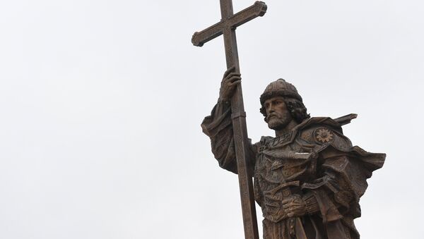 Памятник святому равноапостольному князю Владимиру на Боровицкой площади - Sputnik Грузия