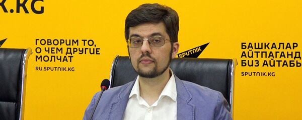 Директор Евразийского аналитического клуба Никита Мендкович в мультимедийном пресс-центре Sputnik Кыргызстан - Sputnik Грузия