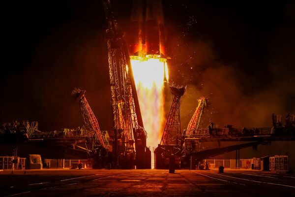 Запуск с космодрома Байконур космического корабля Союз-МС-05 с международным экипажем из российского космонавта, а также американского и итальянского астронавтов, к МКС - Sputnik Грузия