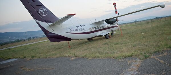 Самолет Let L-410 Turbolet на аэродроме Натахтари - Sputnik Грузия