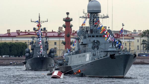Большой ракетный катер Димитровград и Малый противолодочный корабль Уренгой - Sputnik Грузия