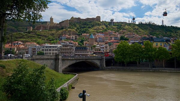 Исторический центр Тбилиси и вид на мост Метехи - Sputnik Грузия
