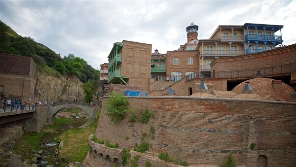 Вид из старого города на ущелье Легвтахеви в центре Тбилиси - Sputnik Грузия