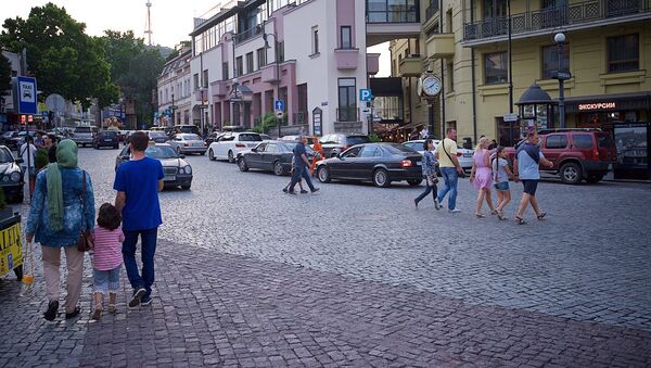 Туристы гуляют по историческому центру Тбилиси - Sputnik Грузия