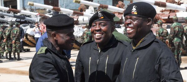 Участники команды Зимбабве перед началом репетиции международного этапа конкурса Танковый биатлон Армейских международных игр - Sputnik Грузия