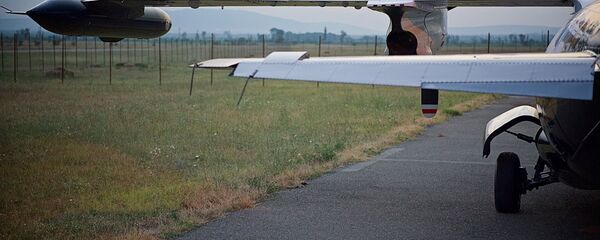 Самолет на аэродроме в Натахтари - Sputnik Грузия