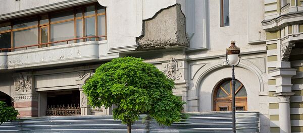 Обрушившийся карниз здания музыкального центра им. Джансуга Кахидзе - Sputnik Грузия