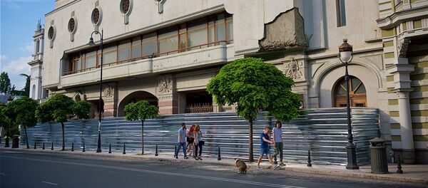 Обрушившийся карниз здания музыкального центра им. Джансуга Кахидзе - Sputnik Грузия