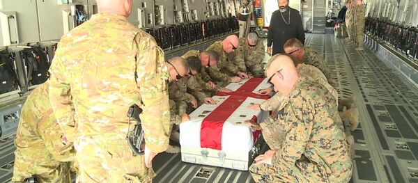 დაღუპული ქართველი სამხედრო მოსამსახურის ცხედარი თბილისში ჩამოასვენეს დაღუპული ქართველი სამხედრო მოსამსახურის ცხედარი თბილისში ჩამოასვენეს - Sputnik საქართველო