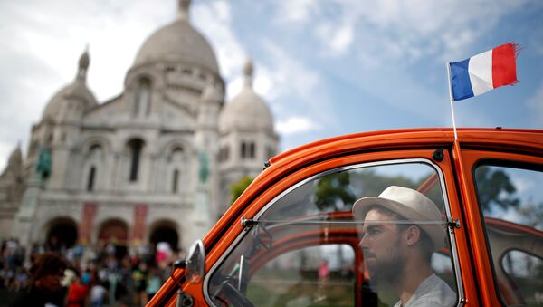 Если вы в Париже ненадолго, а увидеть хочется как можно больше достопримечательностей, хороший выход – обзорная экскурсия экскурсия на французском автомобиле Citroen - Sputnik Грузия