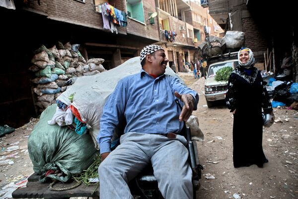 Жители района Маншият-Насир на окраине Каира, так называемого города мусорщиков. В этот район со всего города привозят мусор, который здесь сортируется, 2011 год - Sputnik Грузия