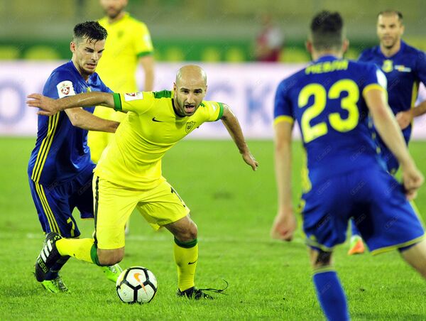 Полузащитник махачкалинского Анжи Джаба Липартия Полузащитник махачкалинского Анжи Джаба Липартия - Sputnik Грузия