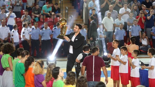 Заза Пачулия представил Кубок чемпионов НБА грузинским болельщикам - Sputnik Грузия