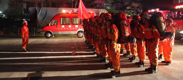 Спасатели готовятся отправиться в уезд Цзючжайгоу после землетрясенияв провинции Сычуань, Китай - Sputnik Грузия