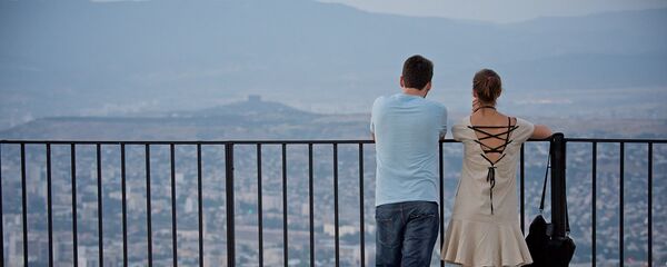 წყვილი მთაწმინდის პარკში წყვილი მთაწმინდის პარკში - Sputnik საქართველო