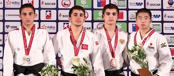 Грузинский дзюдоист Лука Капанадзе (-55 кг) завоевал серебряную медаль на юношеском чемпионате Мира - Sputnik Грузия