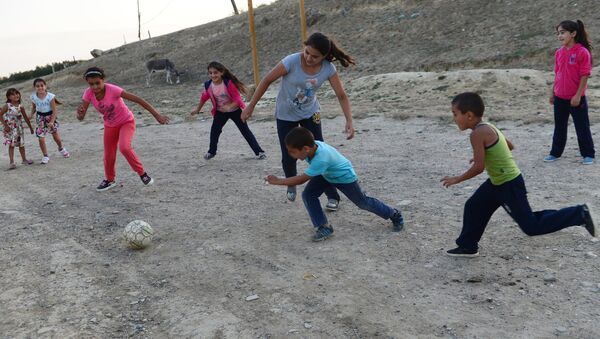 Дети играют в футбол - Sputnik Грузия