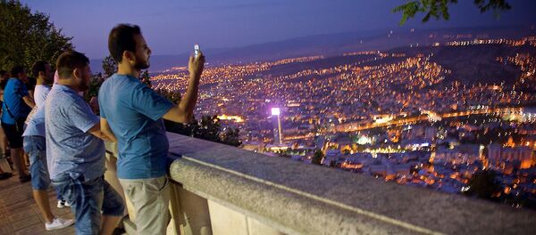 ტურისტები საღამოს თბილისში - Sputnik საქართველო