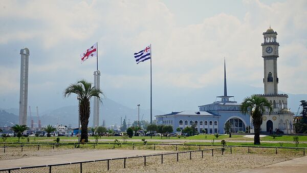 Набережная Батуми - пальмы и здание морского вокзала - Sputnik Грузия
