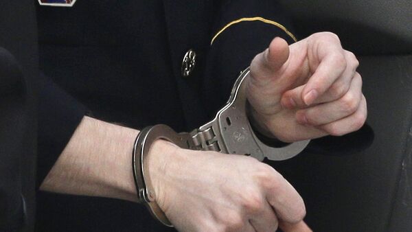 Арестованный в наручниках. Архивное фото - Sputnik Грузия