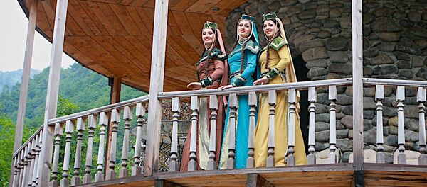 Женщины в национальной одежде в высокогорной Аджарии Женщины в национальной одежде в высокогорной Аджарии - Sputnik Грузия